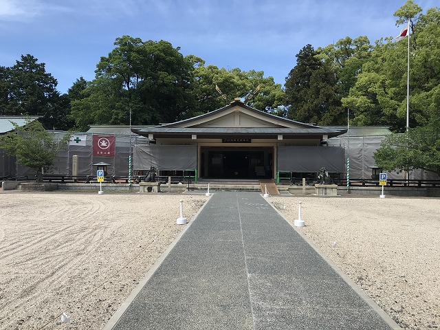 三重県護国神社　参道、拝殿