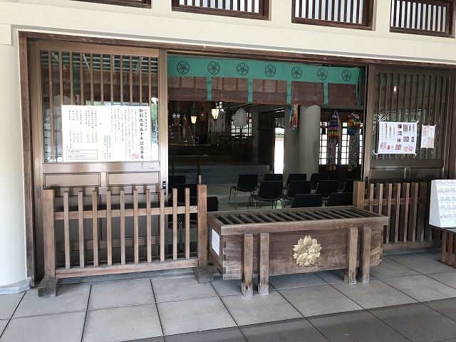 三重県護国神社　拝殿前