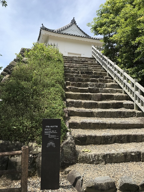 亀山城跡　多門櫓北階段下